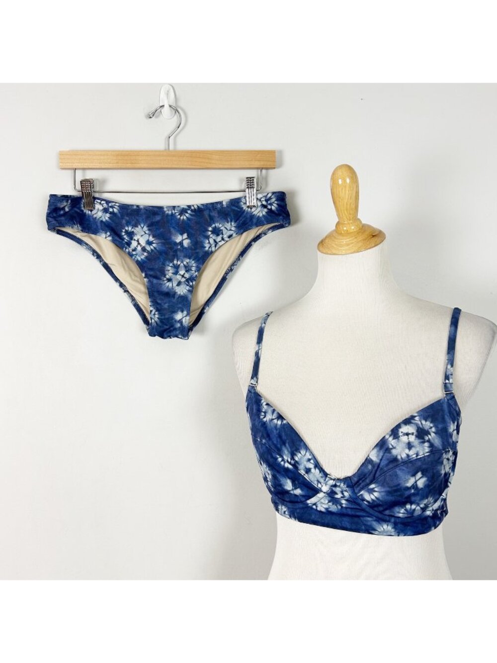 Faherty 2 Piece Bikini Swim Suit Blue Tie Dye Floral Size Medium Women's